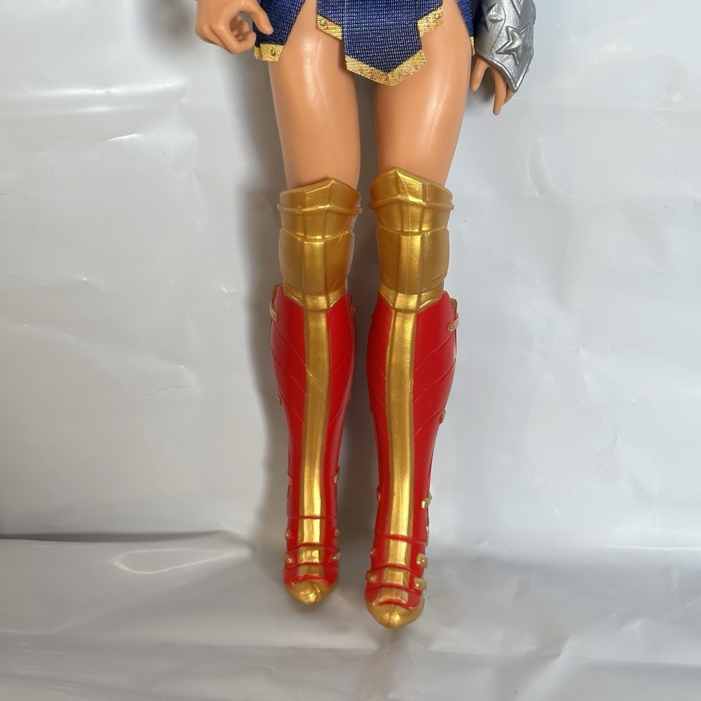 Wonder Woman Doll 2016 DC Comics Mattel Gal Gadot Figure Action Dawn Of Justice - Picture 3 of 4